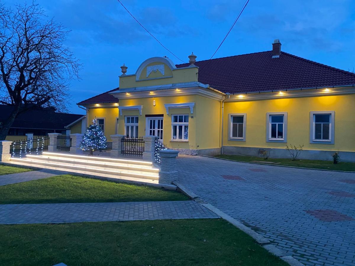 Kúria Vendégház Poroszló Exterior foto